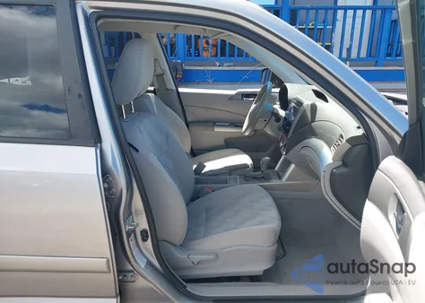 2010 Subaru Forester 2.5X Premium z USA, uszkodzony, nr VIN JF2SH6CC3AH774032